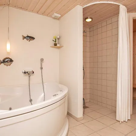 別荘 4 Star Holiday In Ålbæk